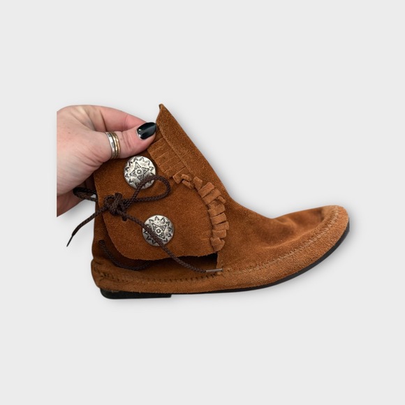 Minnetonka Suede Moccasin Boots Brown Fringed Lace Up Ankle Booties Size 8 - Picture 4 of 11